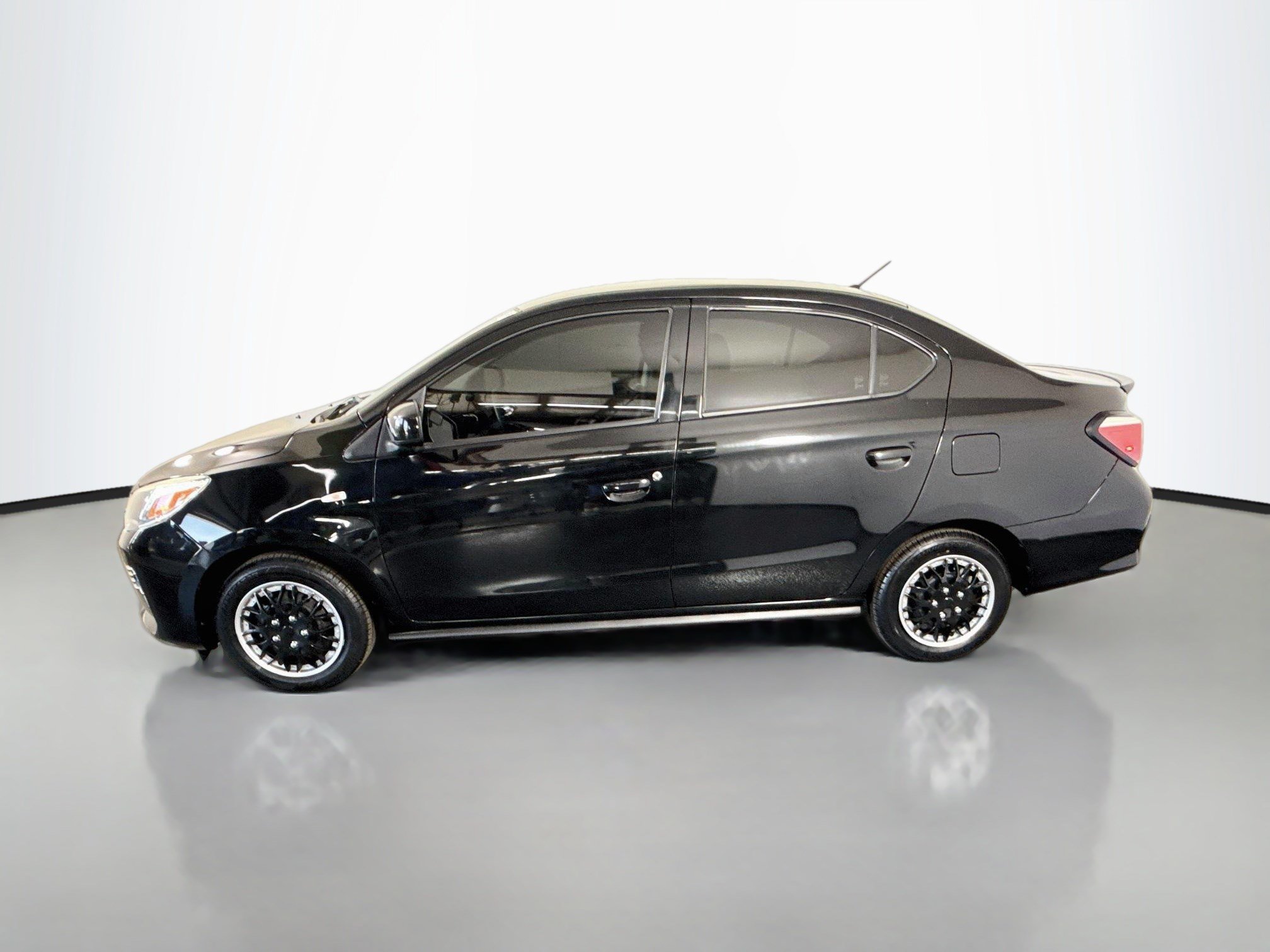 Used 2022 Mitsubishi Mirage G4 Black Edition FWD image 6