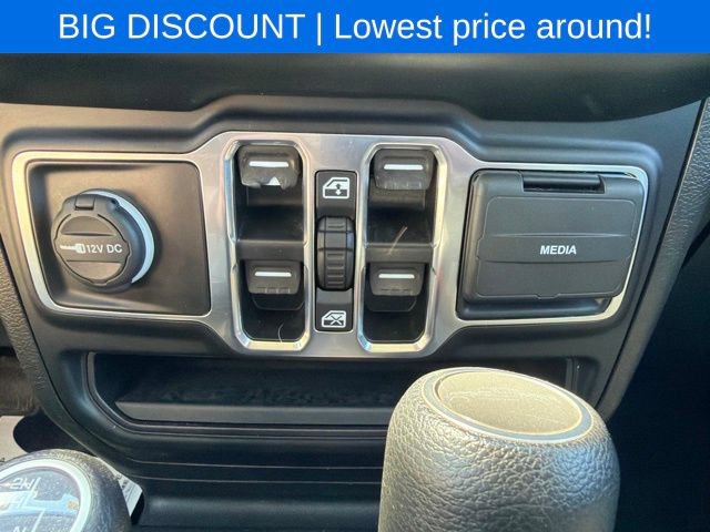 Used 2022 Jeep Gladiator Overland w/ LED Lighting Group AWD/4WD image 31