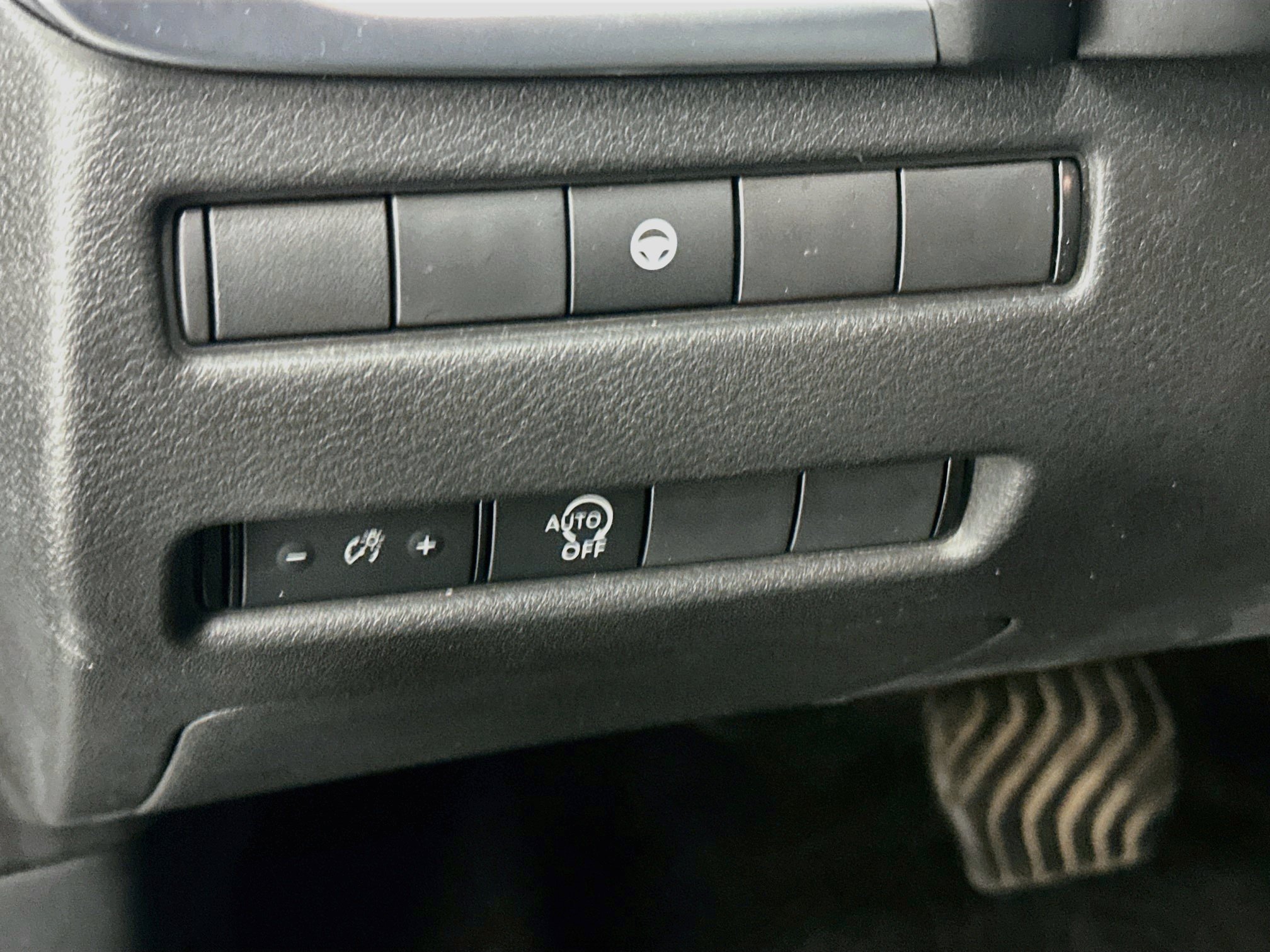 Used 2023 Nissan Rogue SV AWD/4WD image 17