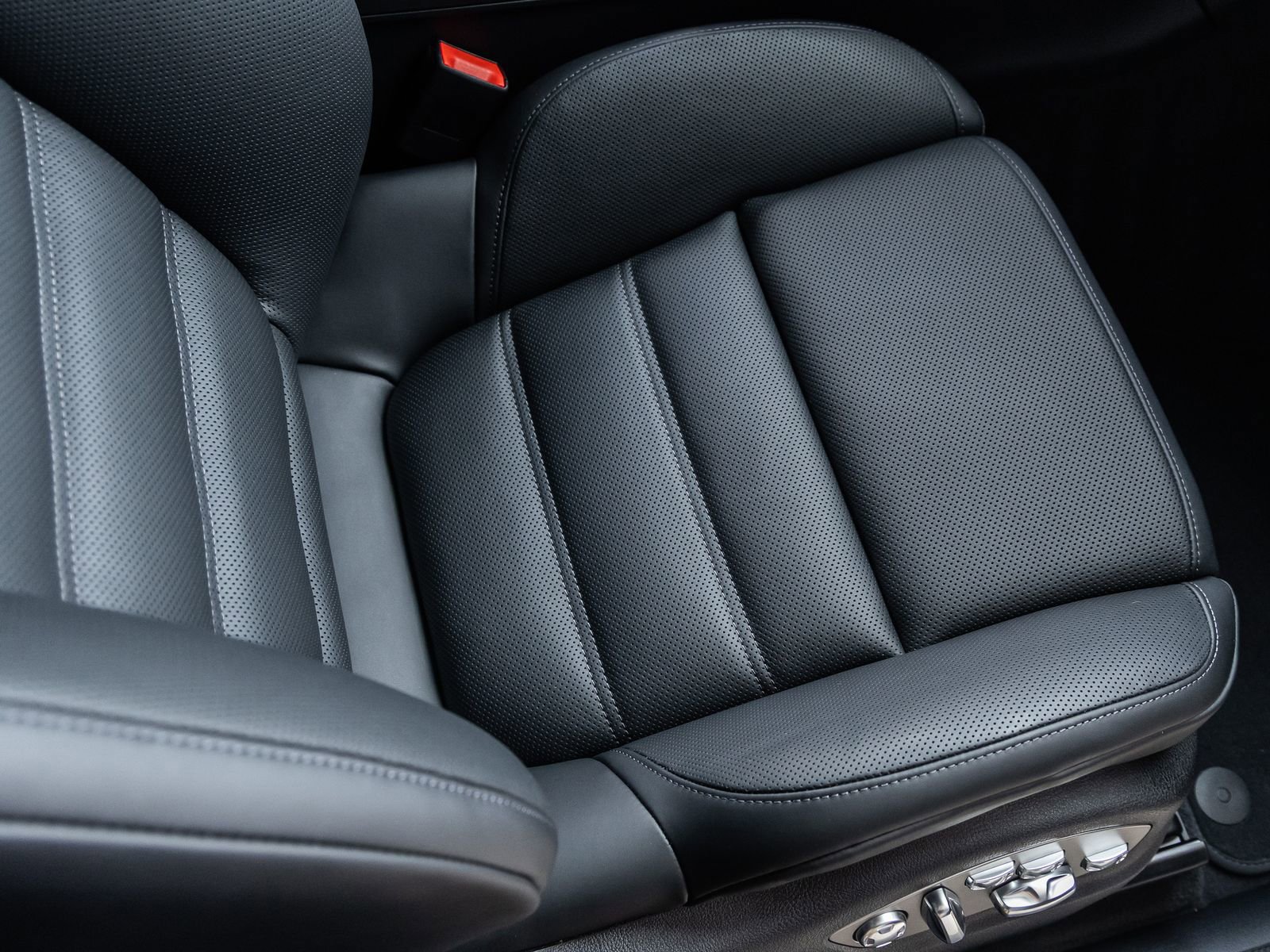 New 2026 Porsche Macan GTS AWD/4WD image 47
