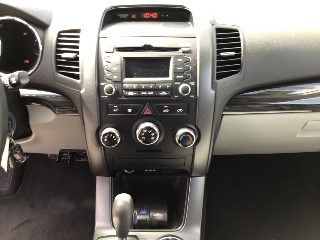 Used 2013 Kia Sorento LX w/ Third Row Pkg image 22