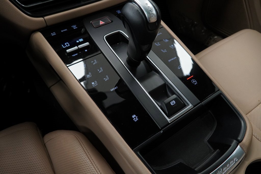 Used 2023 Porsche Macan image 36