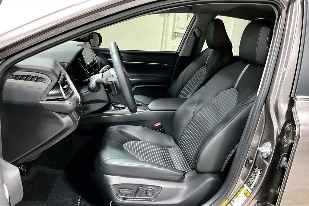 Used 2024 Toyota Camry SE image 33