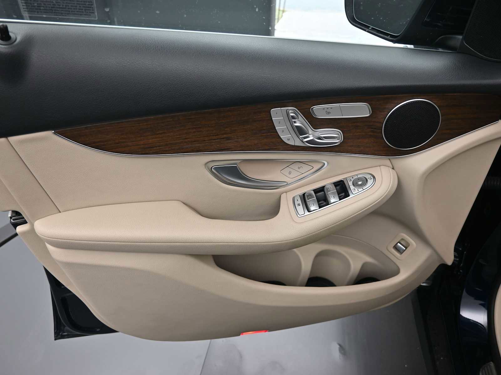 Used 2022 Mercedes-Benz GLC 300 4MATIC image 12