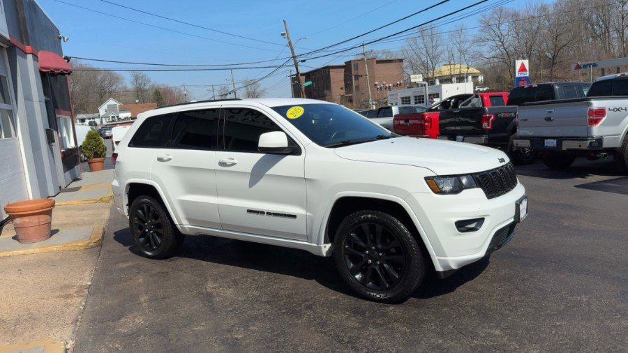Used 2019 Jeep Grand Cherokee Altitude AWD/4WD image 4