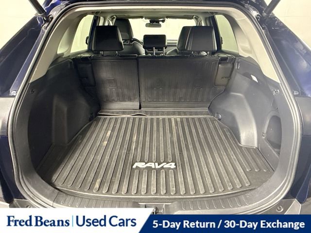 Used 2022 Toyota RAV4 XLE Premium image 27