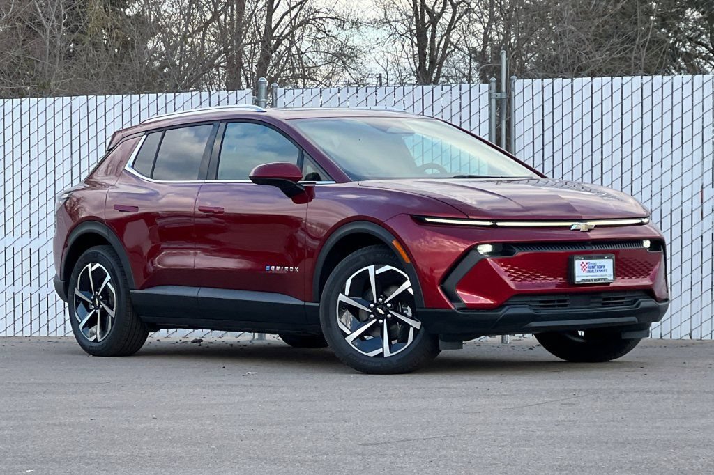 New 2026 Chevrolet Equinox EV LT AWD/4WD image 2