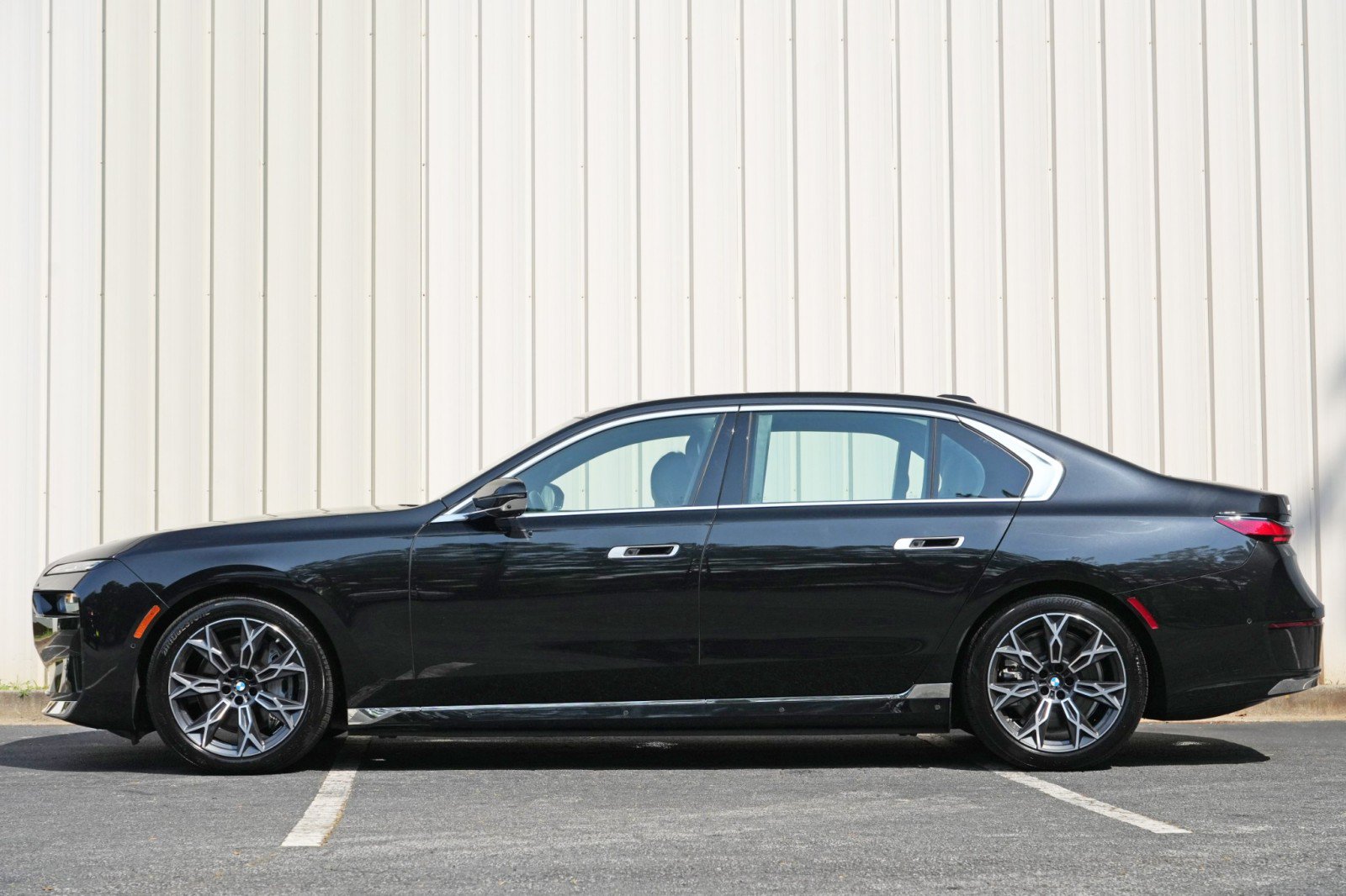 Used 2025 BMW i7 xDrive60 w/ Executive Package AWD/4WD image 9