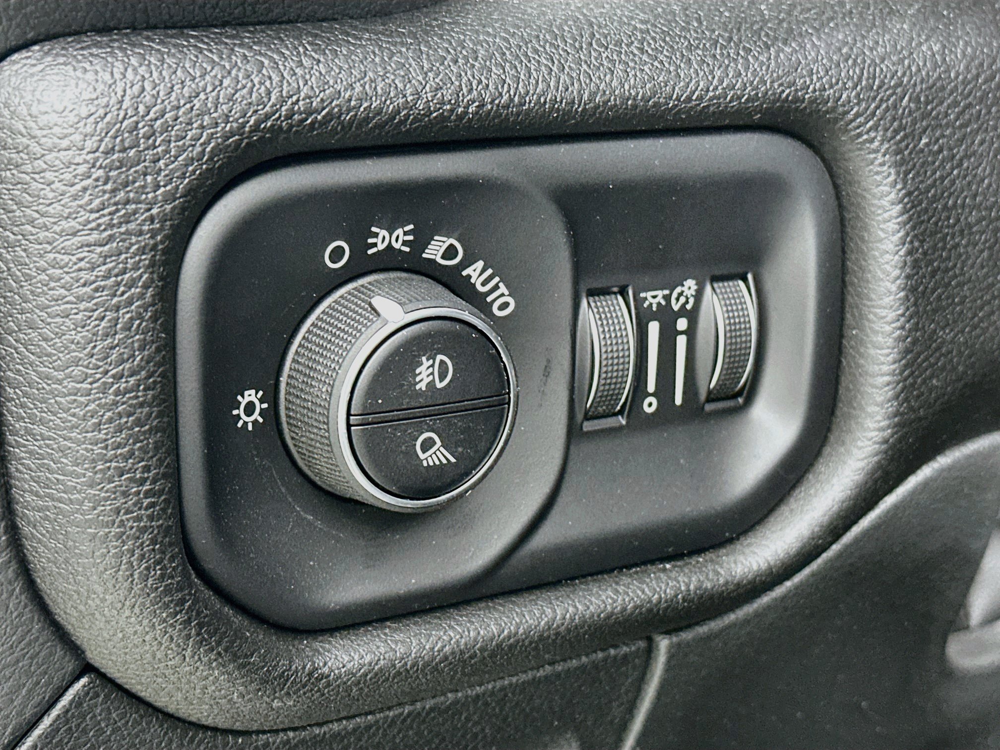 Used 2023 RAM 1500 Laramie AWD/4WD image 10