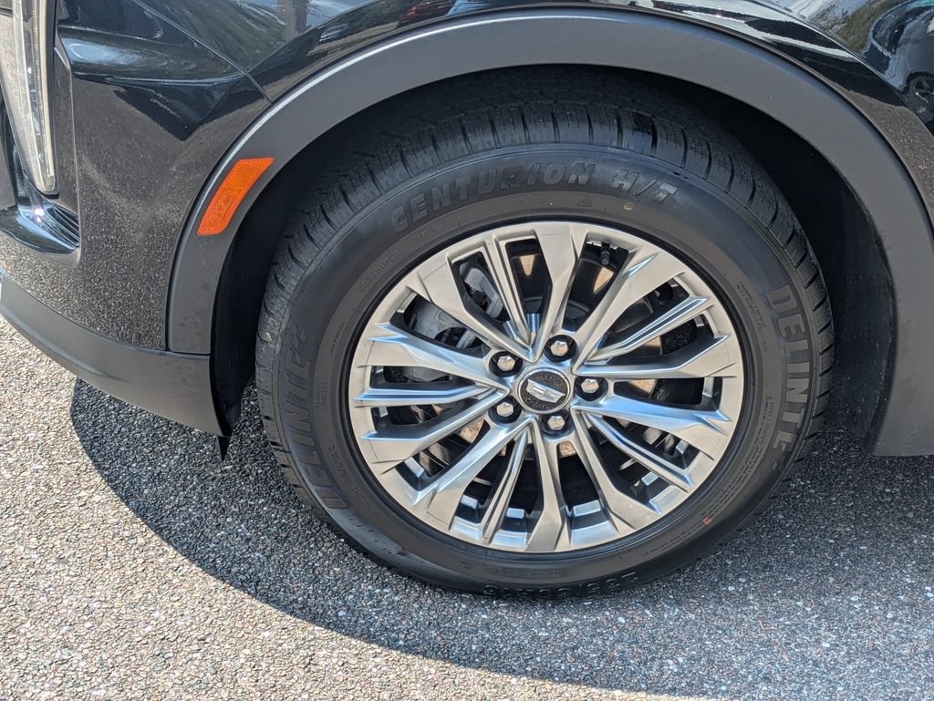 Used 2025 Cadillac XT4 Premium Luxury FWD image 11