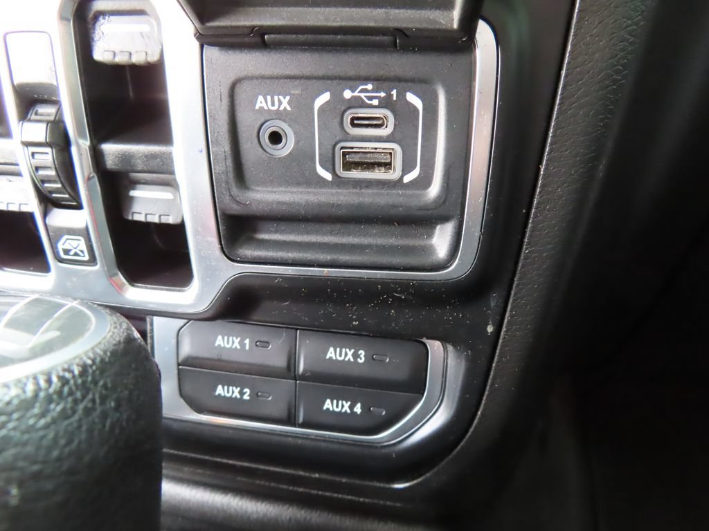 Used 2023 Jeep Wrangler Unlimited Sahara w/ Cold Weather Group AWD/4WD image 9