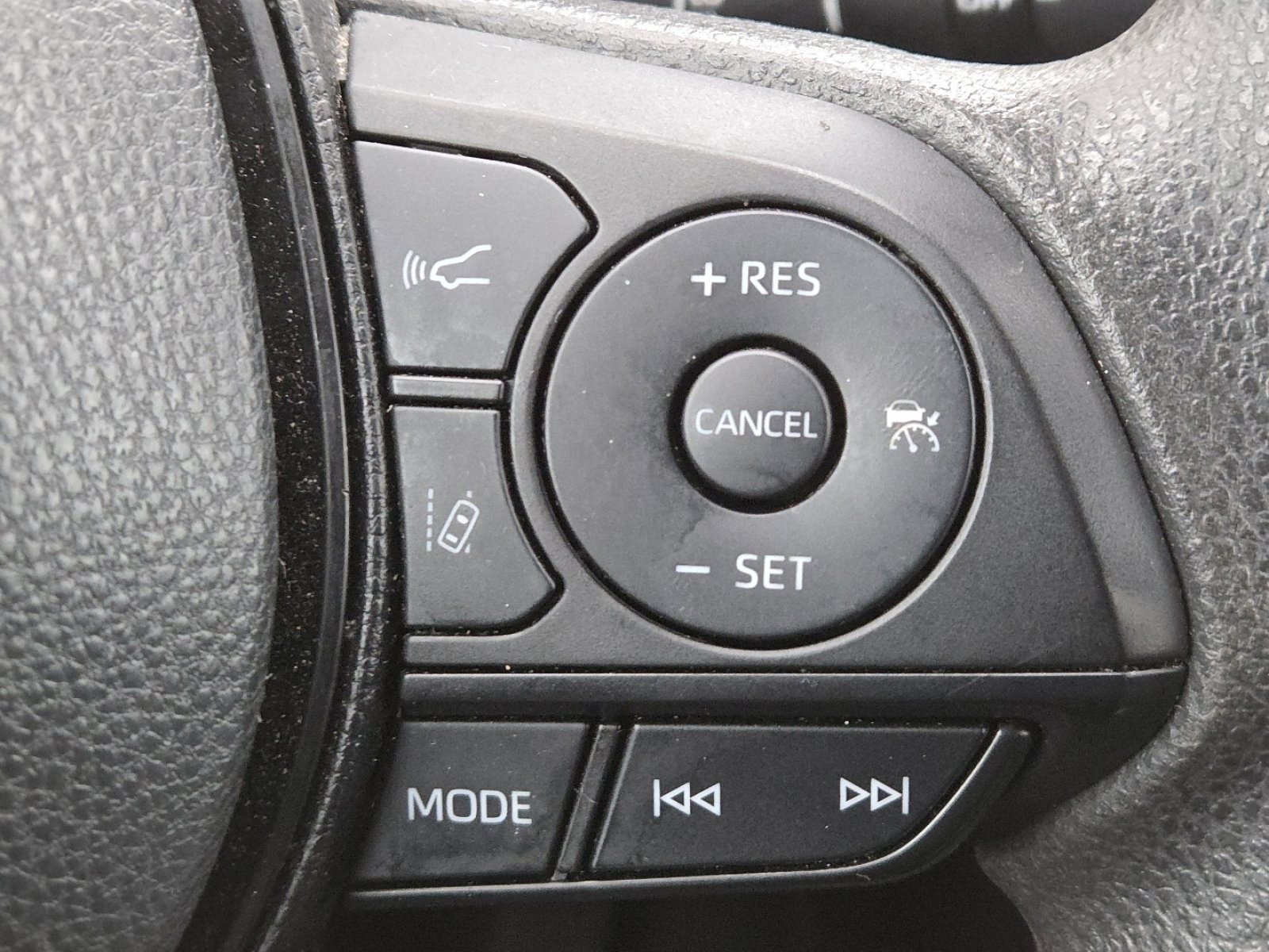 Used 2023 Toyota RAV4 XLE image 5