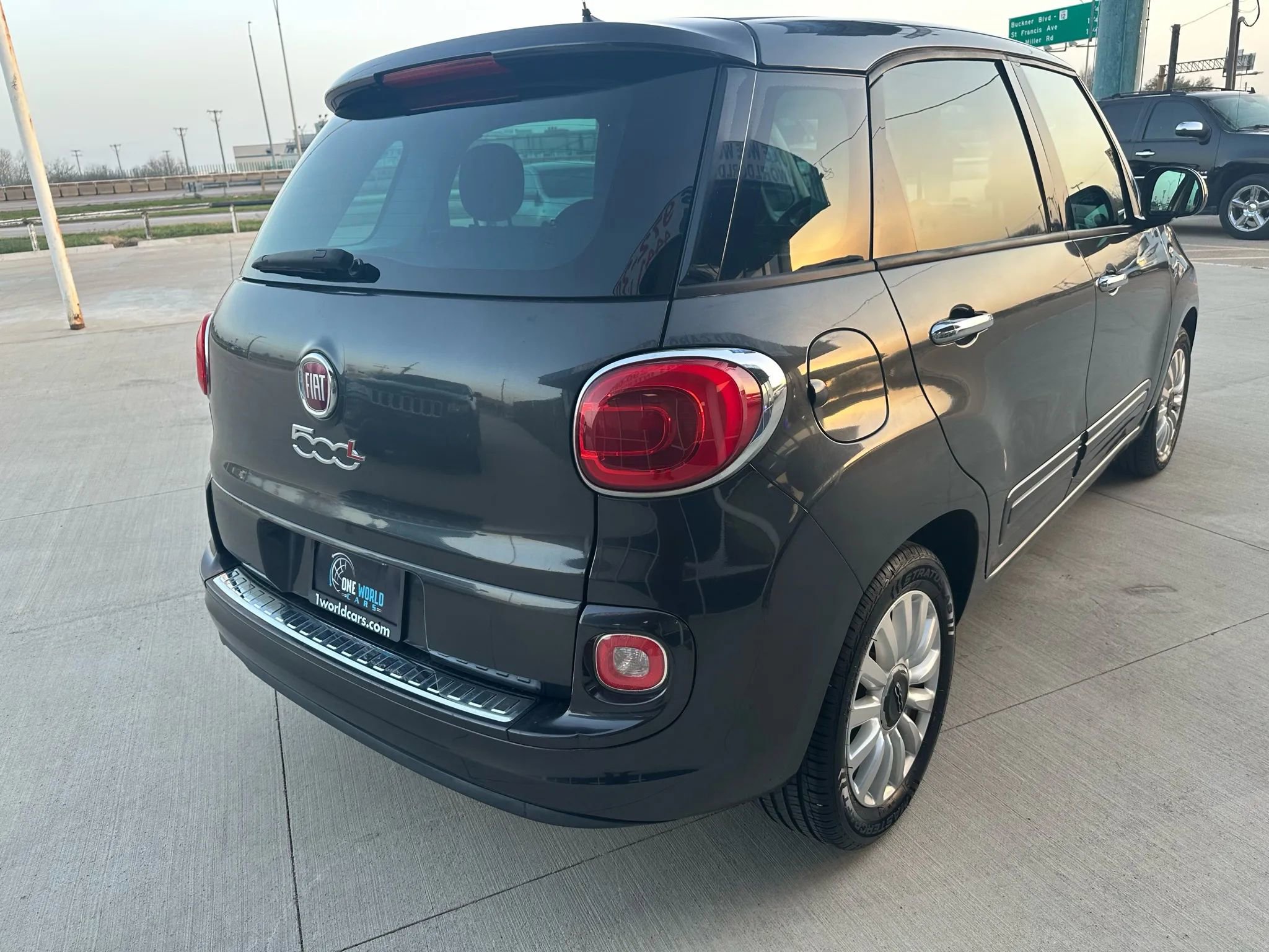 Used 2017 FIAT 500L Pop image 5
