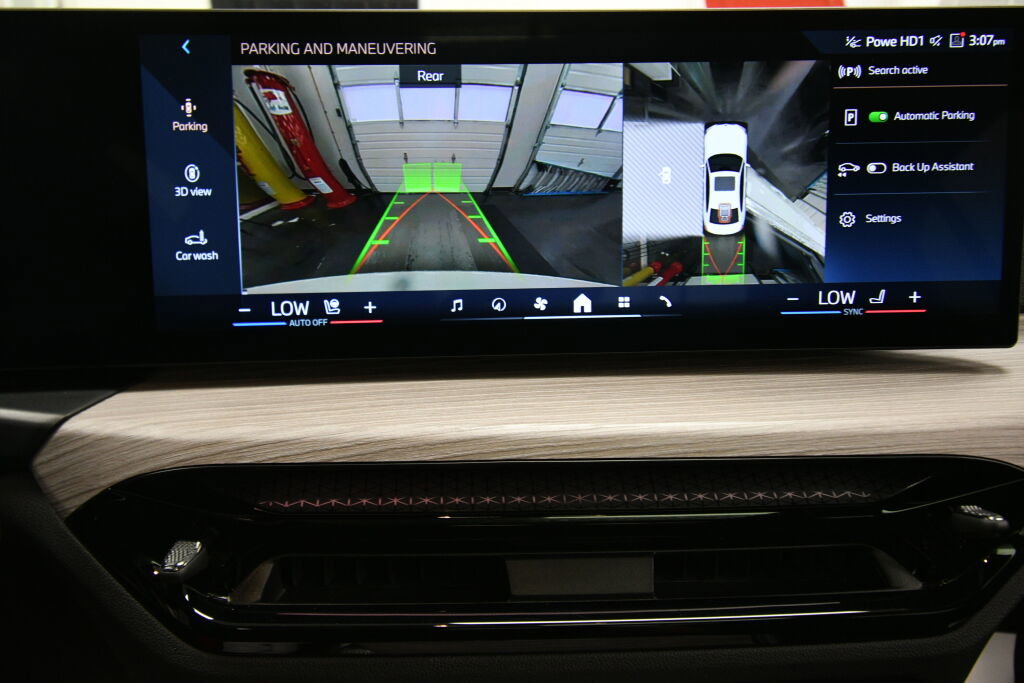 Used 2025 BMW 330i xDrive Sedan w/ Premium Package image 20