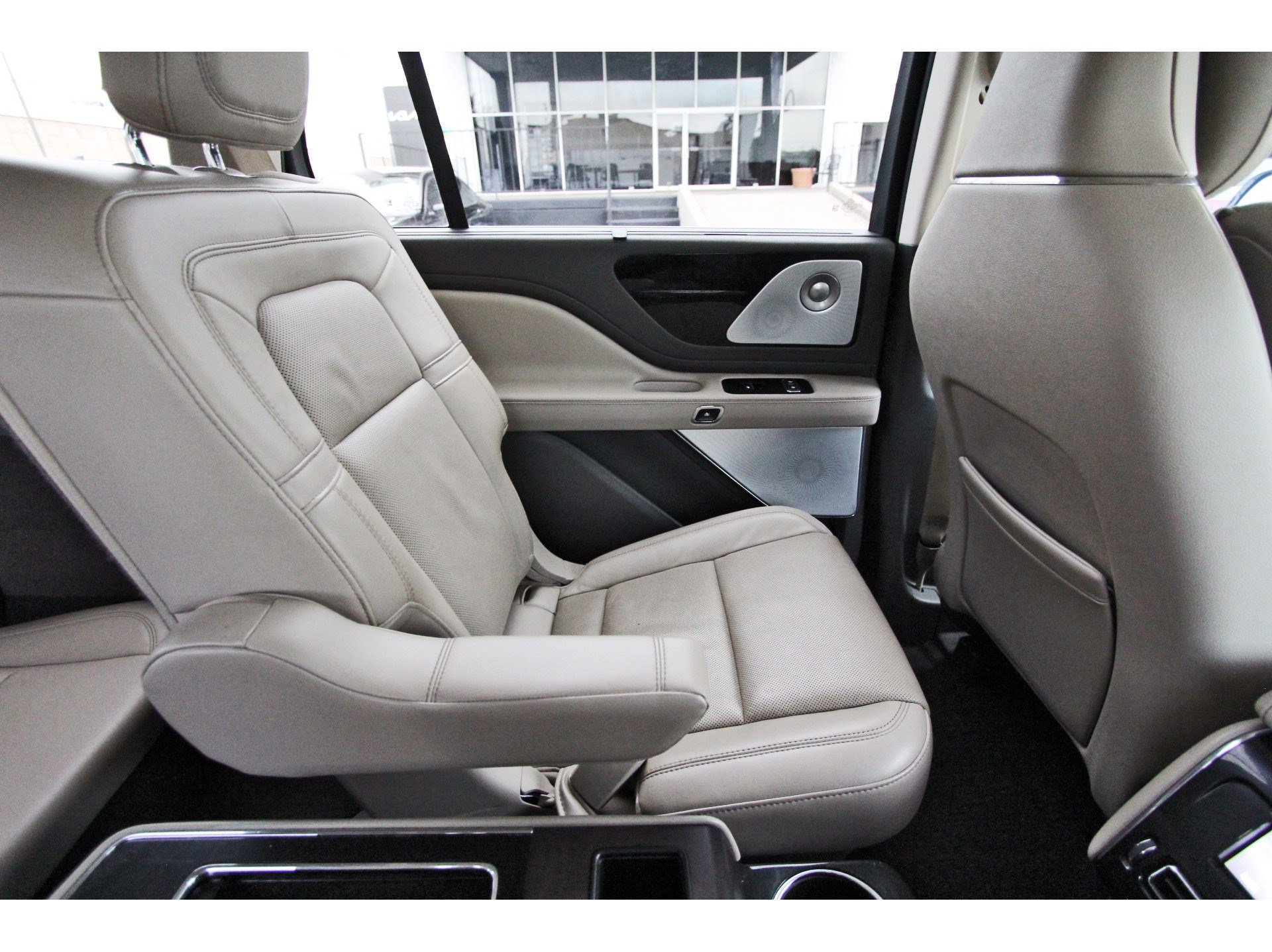 Used 2022 Lincoln Aviator Reserve w/ Equipment Group 201A RWD image 15