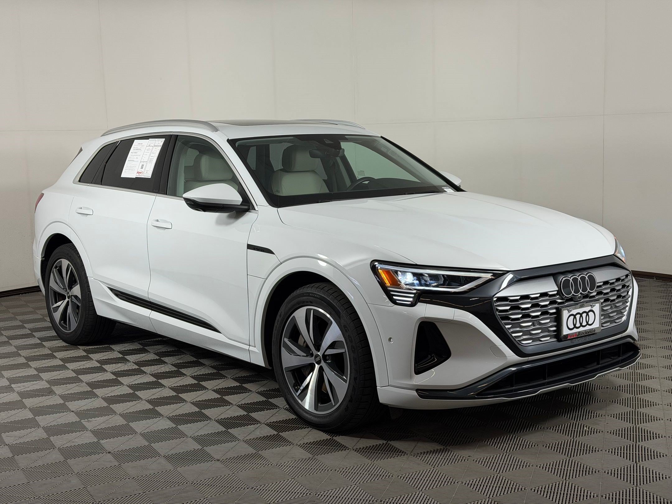 Used 2024 Audi Q8 e-tron Premium Plus w/ Premium Plus Package AWD/4WD image 7