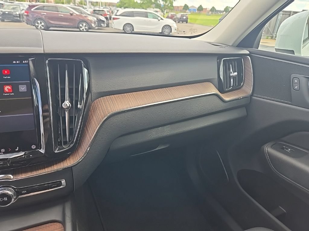 Used 2022 Volvo XC60 B5 Momentum AWD/4WD image 28
