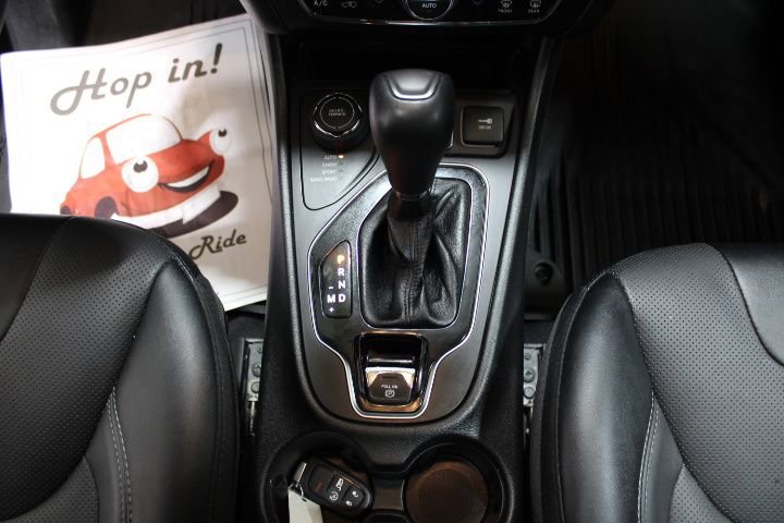 Used 2022 Jeep Cherokee Limited image 37