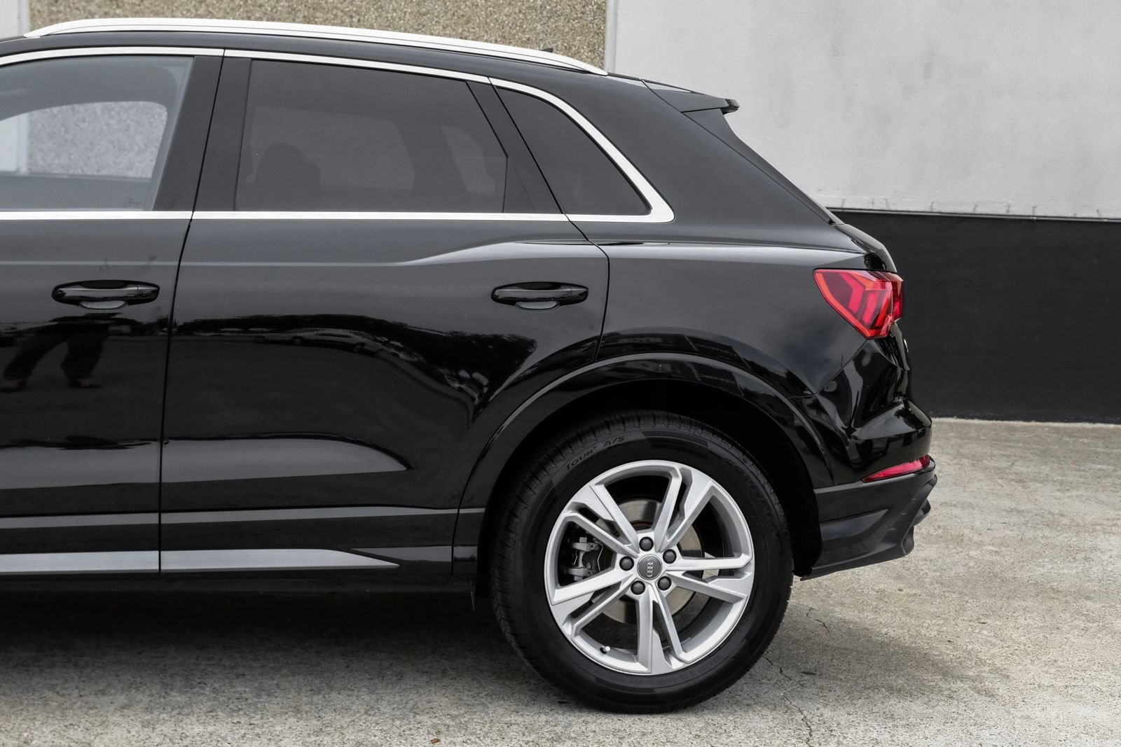 Used 2020 Audi Q3 2.0T Premium Plus w/ Premium Plus Package AWD/4WD image 13