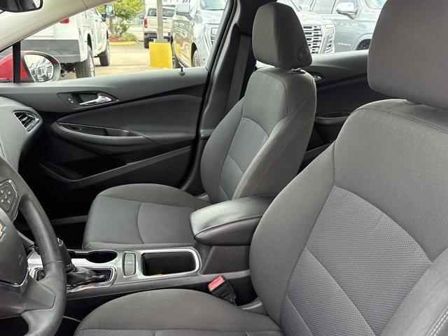 Used 2018 Chevrolet Cruze LT w/ Convenience Package FWD image 5