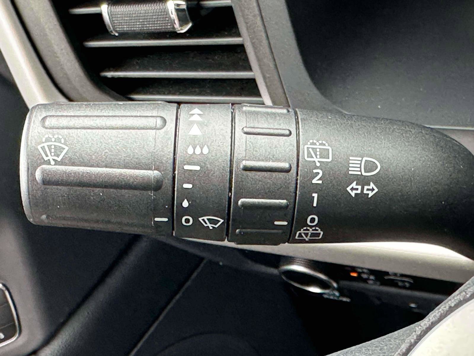 Used 2024 Ford Expedition XLT image 22