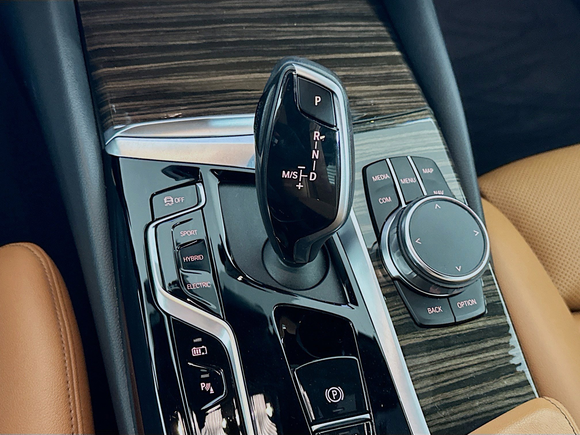 Used 2023 BMW 530e w/ Convenience Package image 25