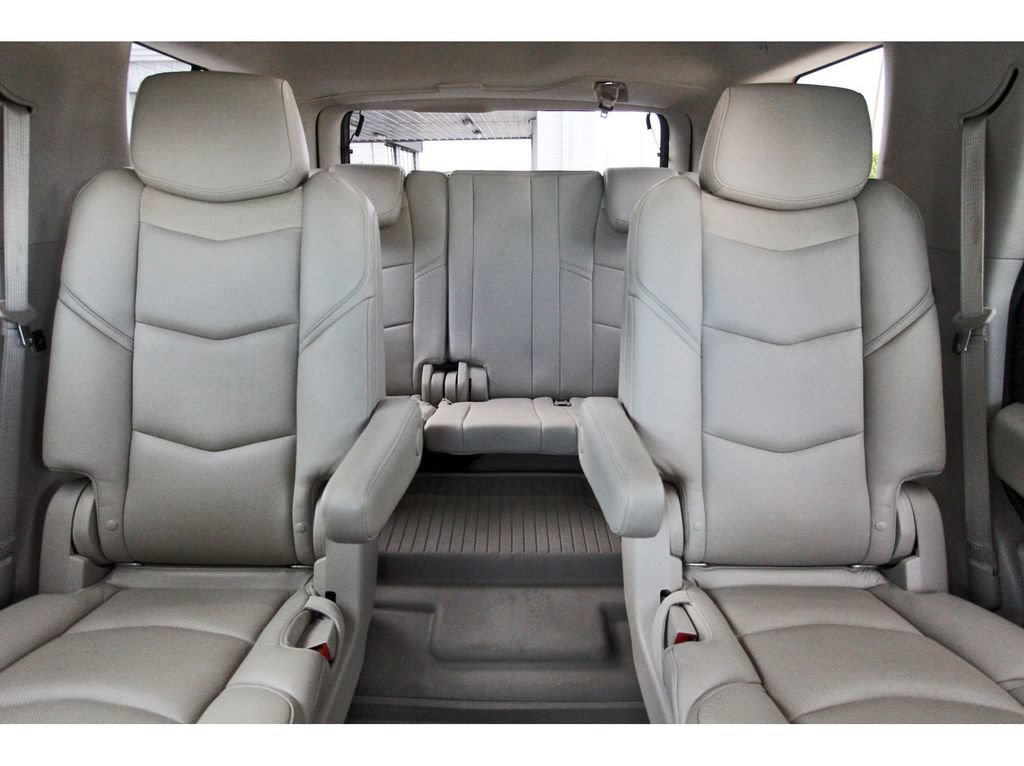 Used 2020 Cadillac Escalade Luxury RWD image 15