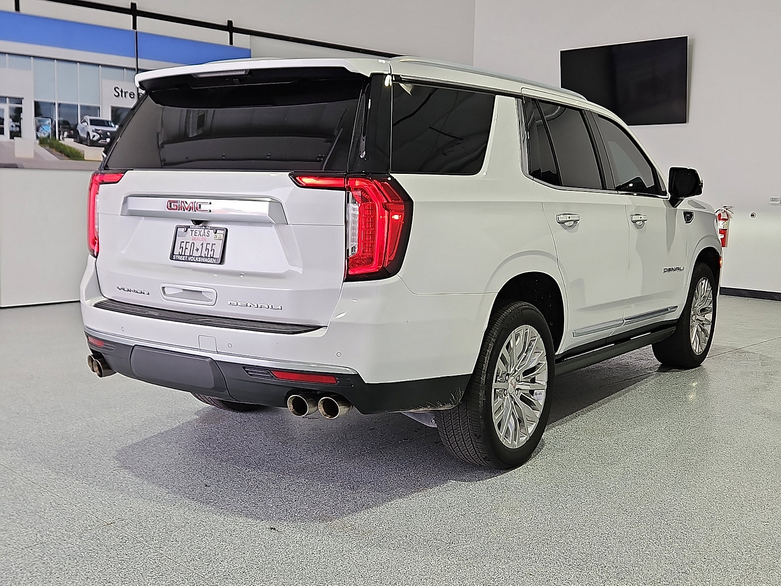 Used 2023 GMC Yukon Denali AWD/4WD image 3