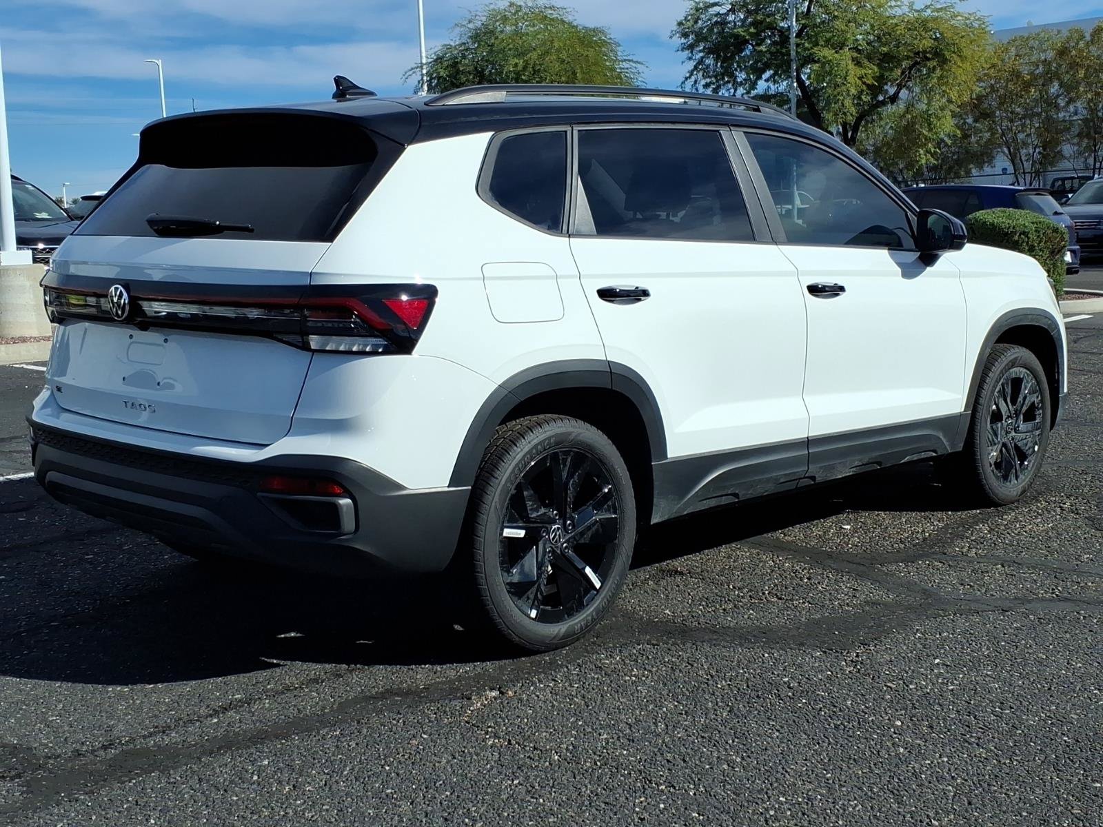 New 2026 Volkswagen Taos SE FWD image 4