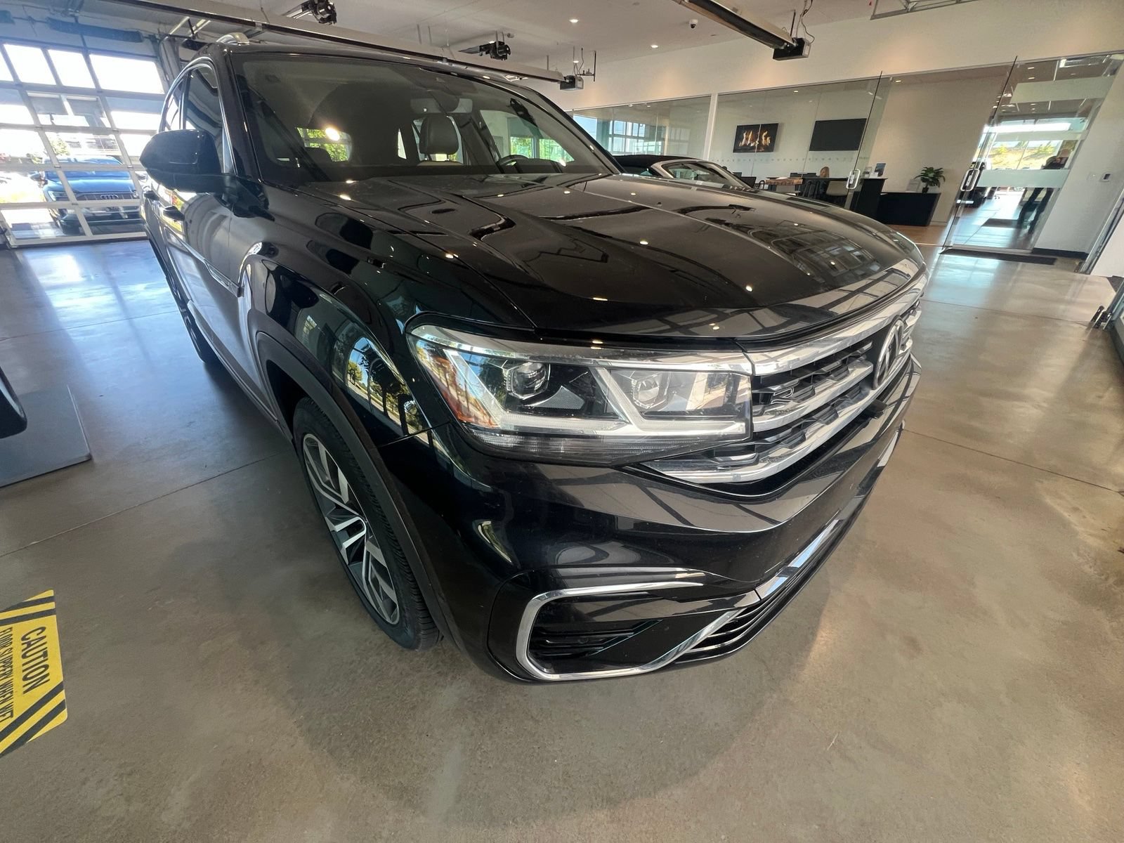 Used 2023 Volkswagen Atlas Cross Sport SEL Premium R-Line AWD/4WD image 9