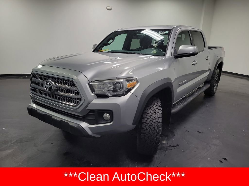 Used 2016 Toyota Tacoma TRD Off-Road w/ Premium & Technology Package AWD/4WD image 4