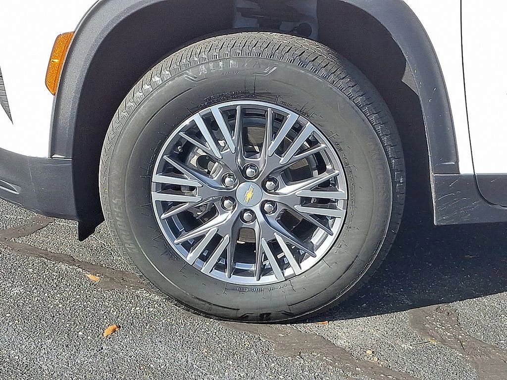 Used 2025 Chevrolet Traverse LT image 8