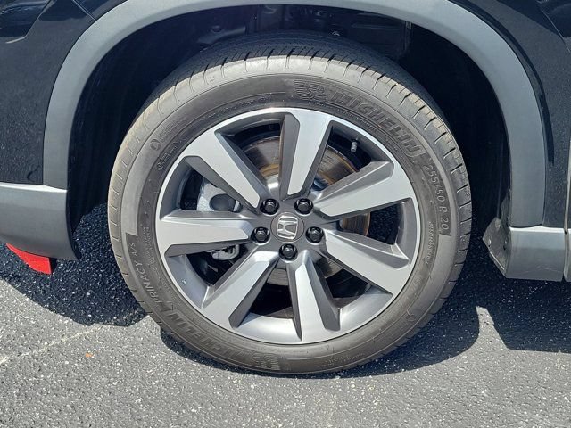 Certified 2025 Honda Pilot Touring image 31