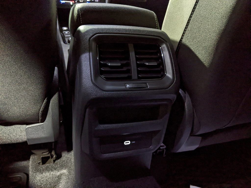 New 2025 Volkswagen Taos SE image 24
