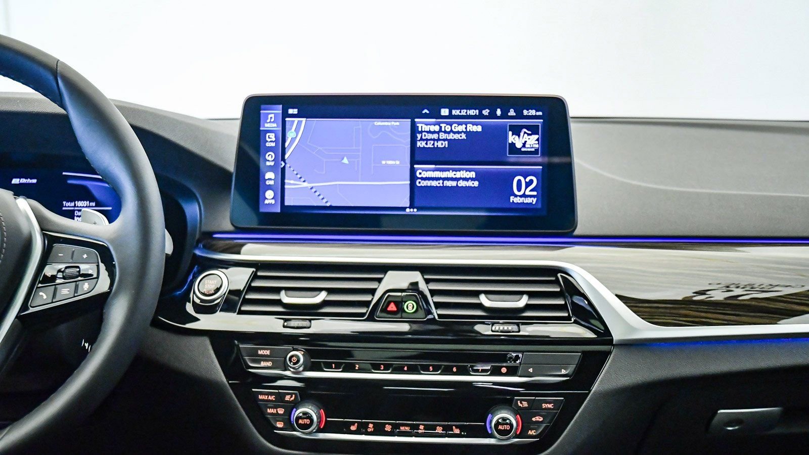 Certified 2023 BMW 530e w/ Convenience Package image 14