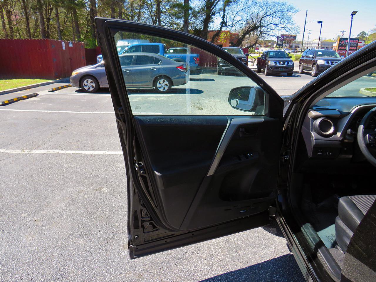 Used 2015 Toyota RAV4 LE image 27