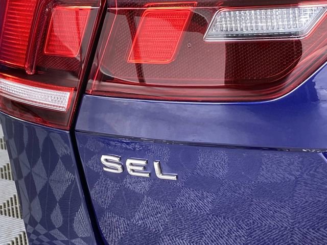 Used 2022 Volkswagen Tiguan SEL R-Line image 9