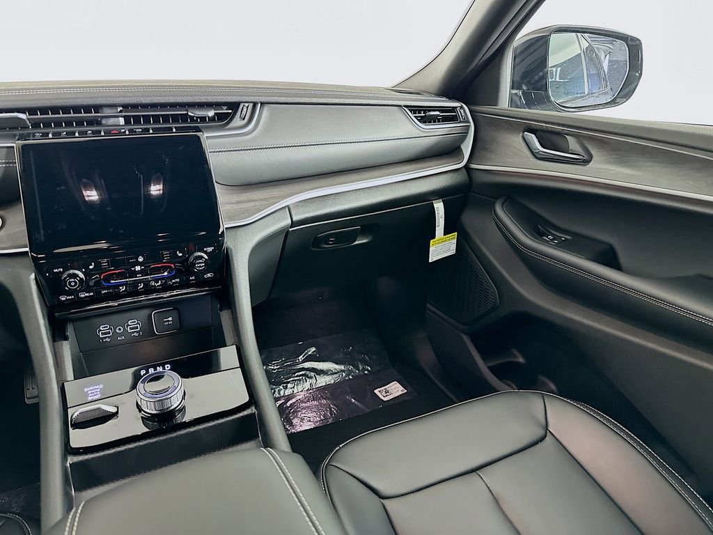 New 2025 Jeep Grand Cherokee L Limited w/ Black Appearance Package image 30