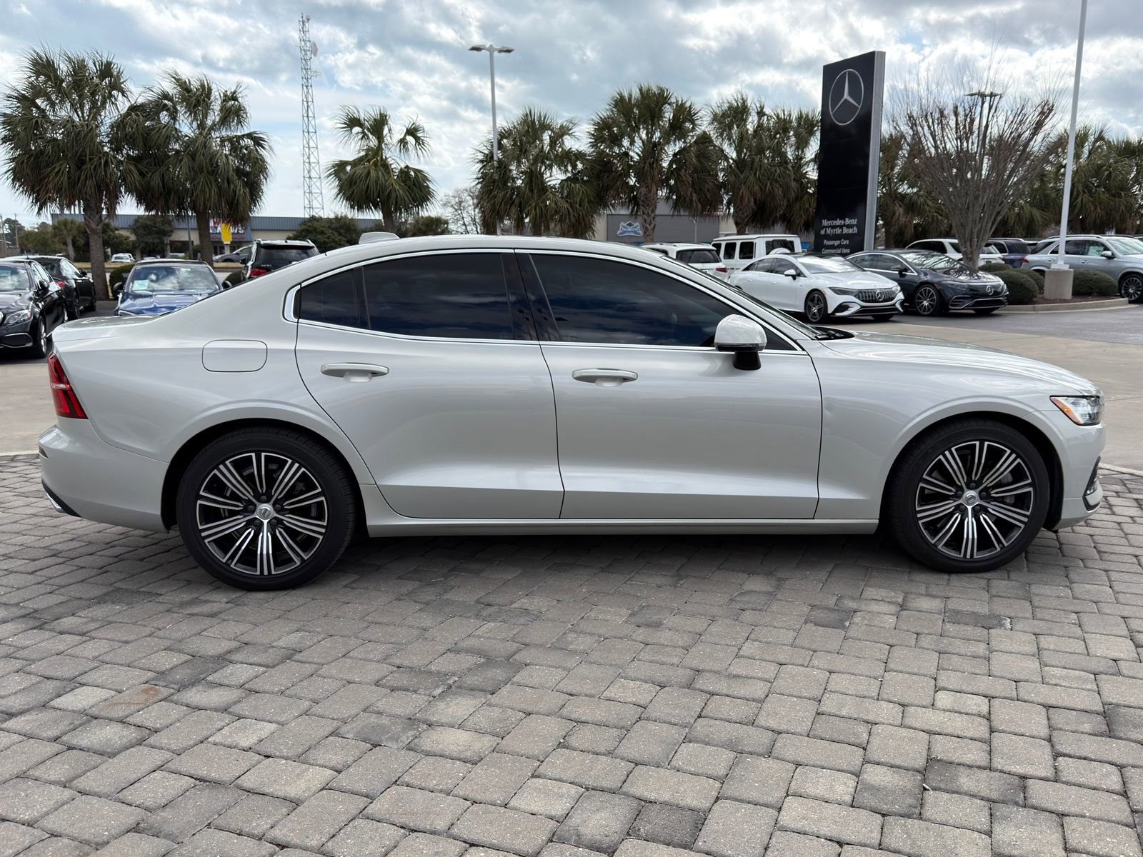 Used 2020 Volvo S60 T6 Inscription image 8