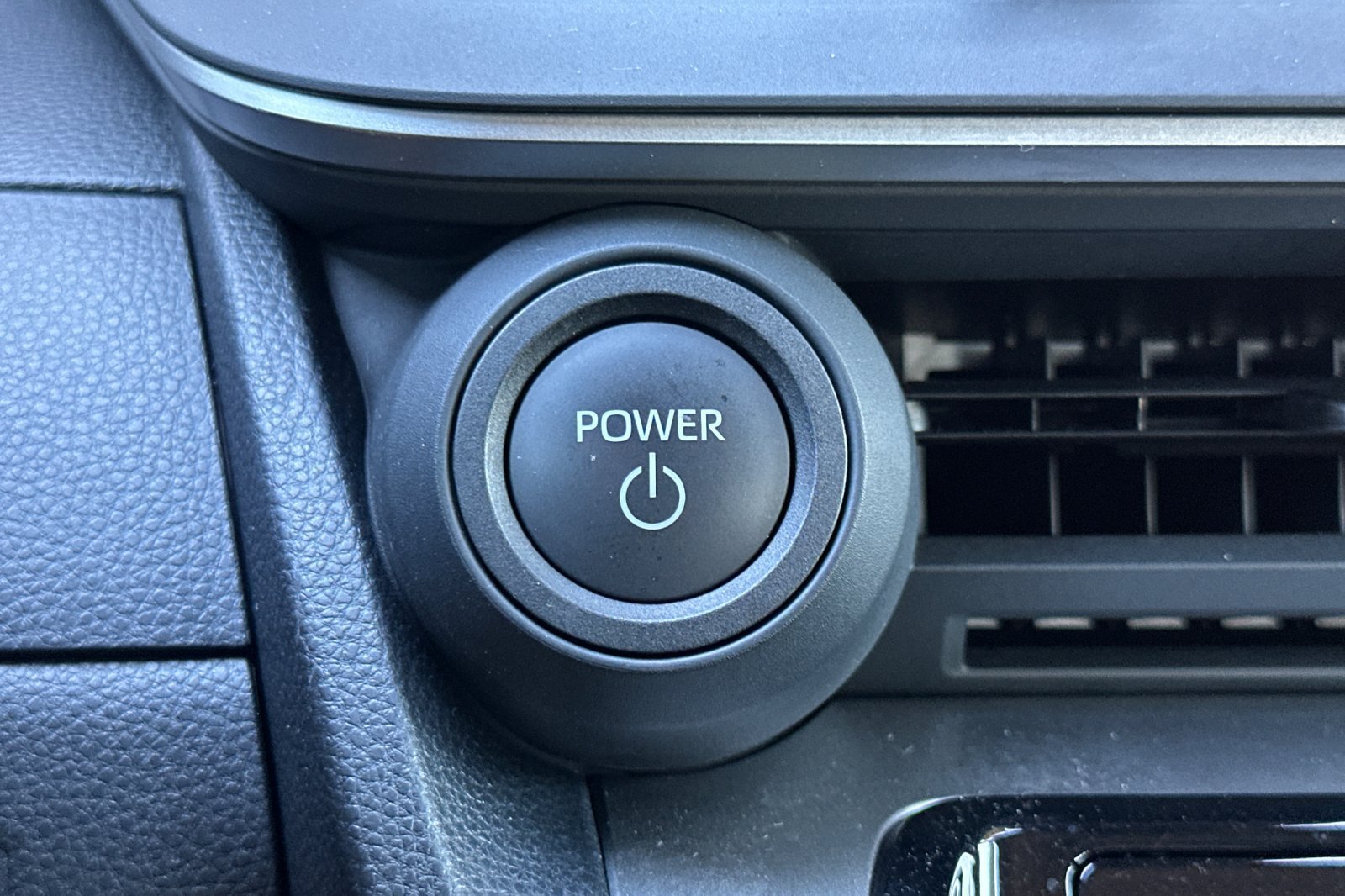Certified 2025 Toyota Prius LE AWD/4WD image 25