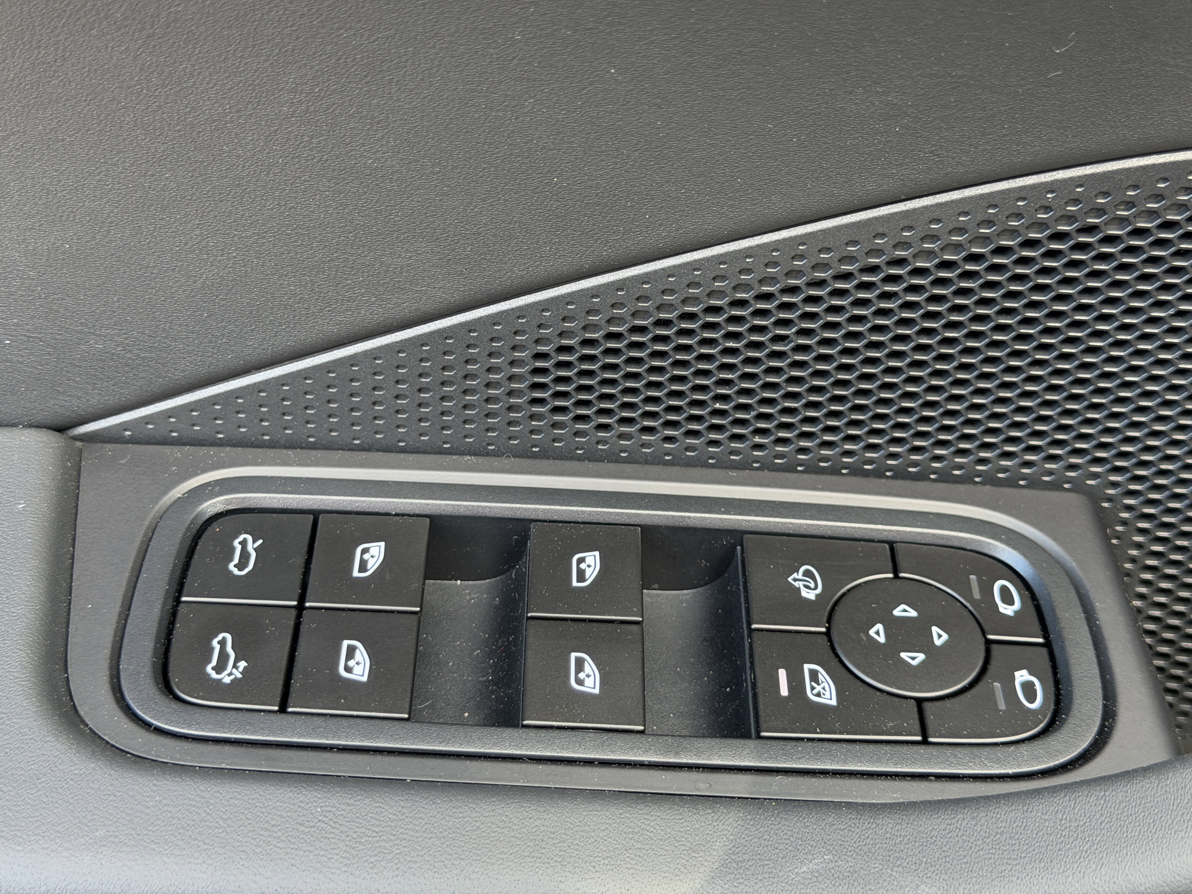 New 2026 Porsche Macan 4S Electric image 22