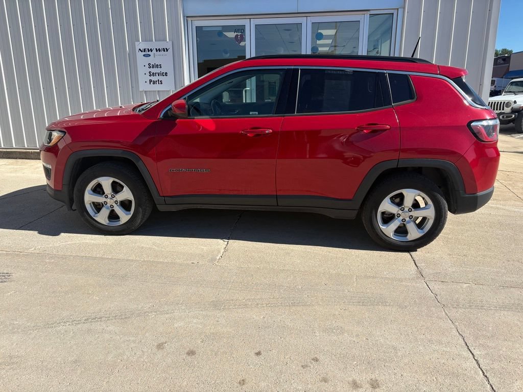 Used 2018 Jeep Compass Latitude w/ Safe & Security Group FWD image 2