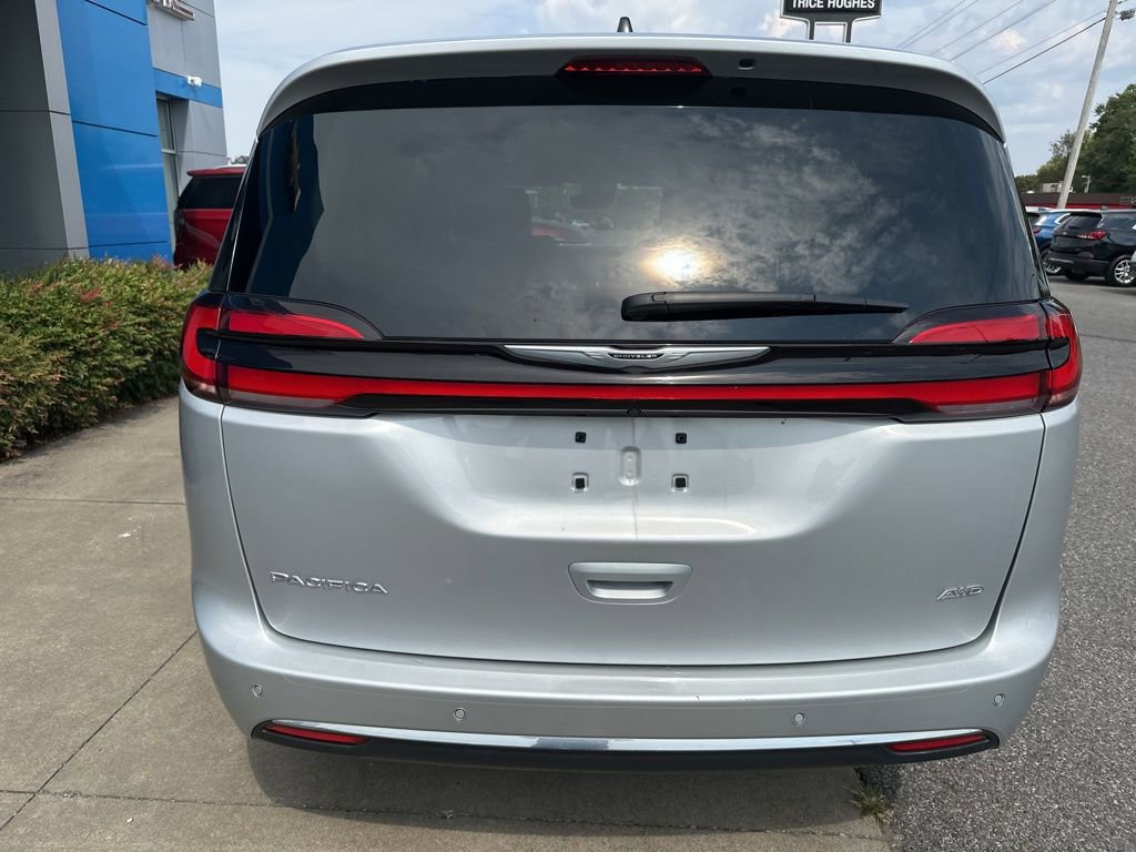 Used 2024 Chrysler Pacifica Touring-L image 8