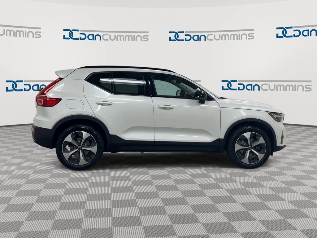 Used 2023 Volvo XC40 B4 Ultimate FWD image 9