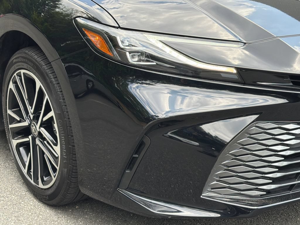 Used 2025 Toyota Camry XLE AWD/4WD image 8