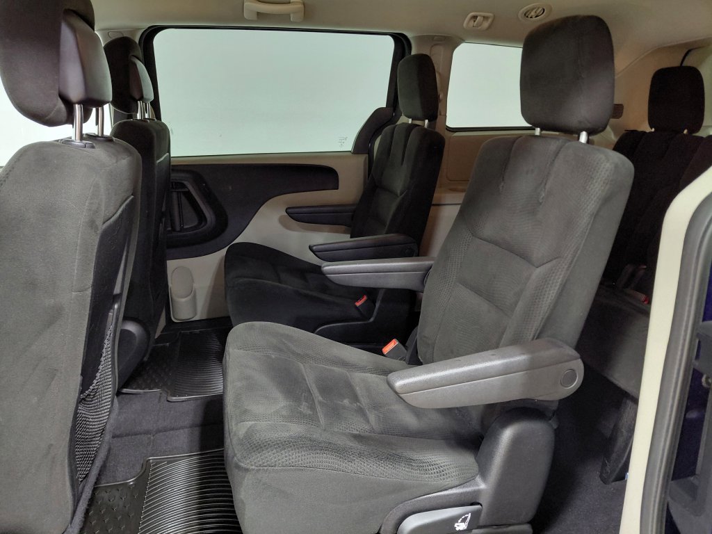 Used 2015 Dodge Grand Caravan SXT FWD image 31