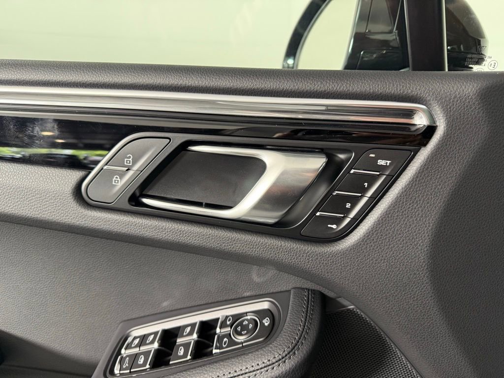 New 2026 Porsche Macan image 25