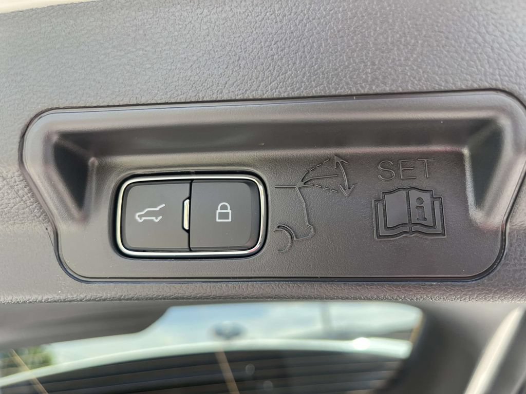 Used 2025 Ford Explorer ST-Line w/ Premium Package RWD image 12