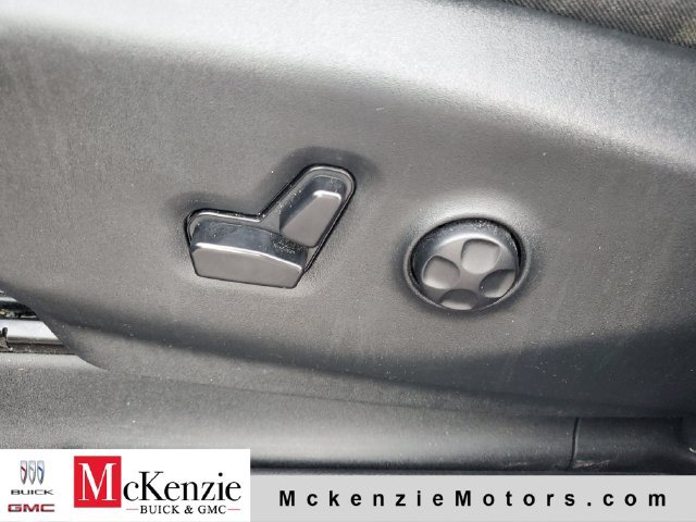 Used 2019 Chrysler Pacifica Touring-L Plus w/ Advanced Safetytec Group FWD image 7