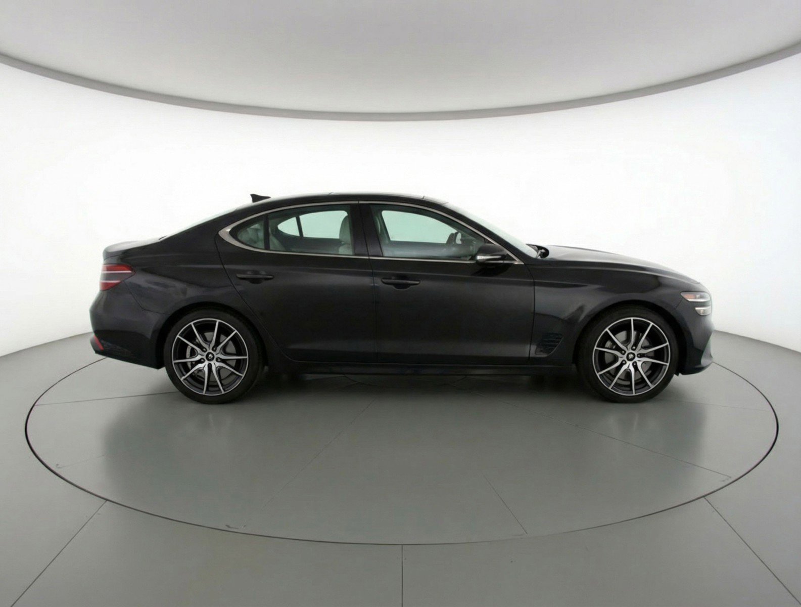 Used 2025 Genesis G70 2.5T image 11